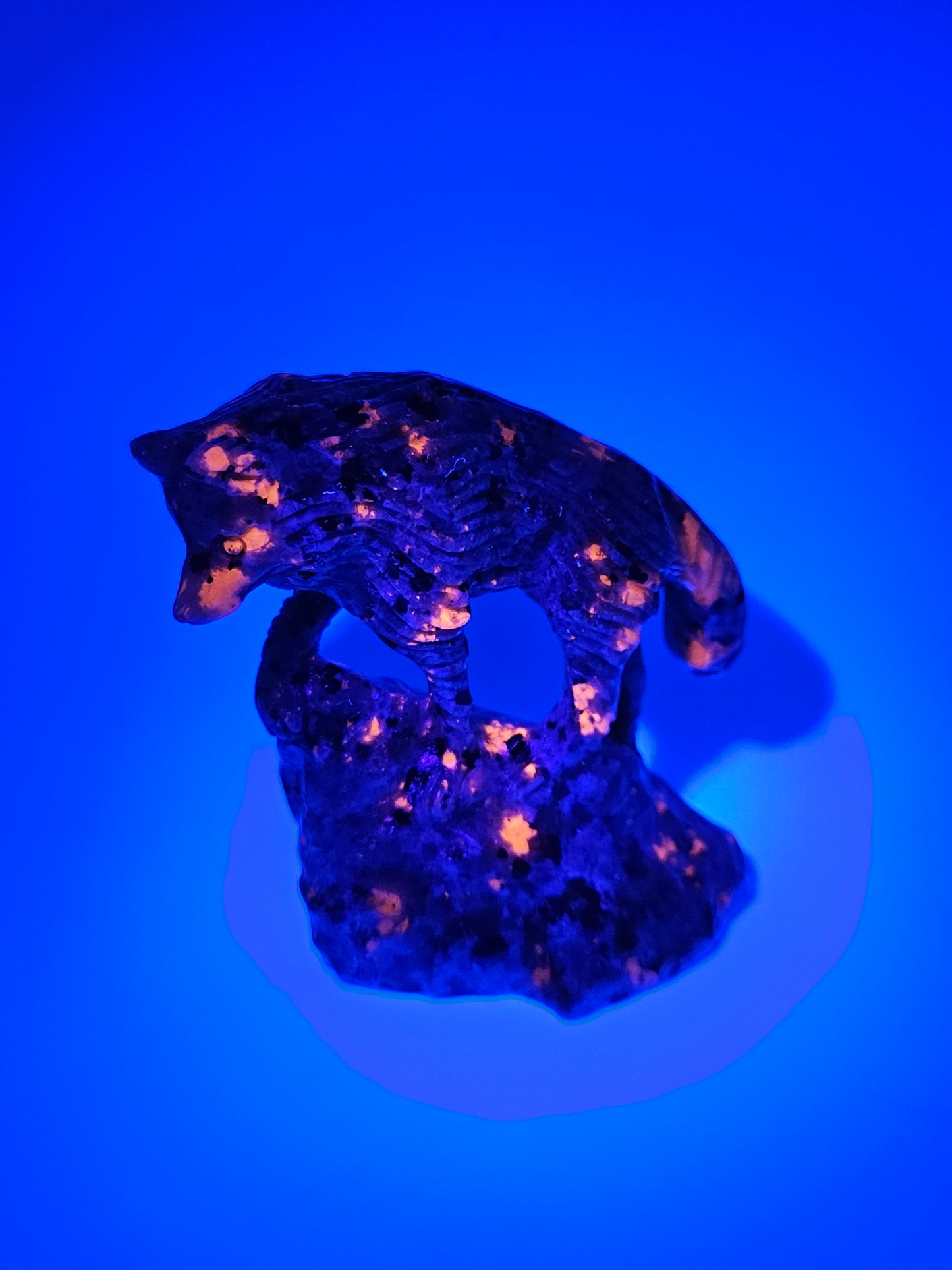 UV Reactive Sodalite Wolf Carving